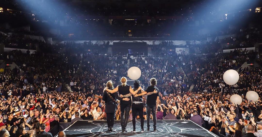 Y finalizan con una pregunta, la cual es uno de sus famosos temas musicales, "Y hoy me pregunté después de tanta destrucción ¿Dónde diablos jugarán los pobres niños? ¿En dónde jugarán? Se está quemando el mundo, ya no hay lugar".