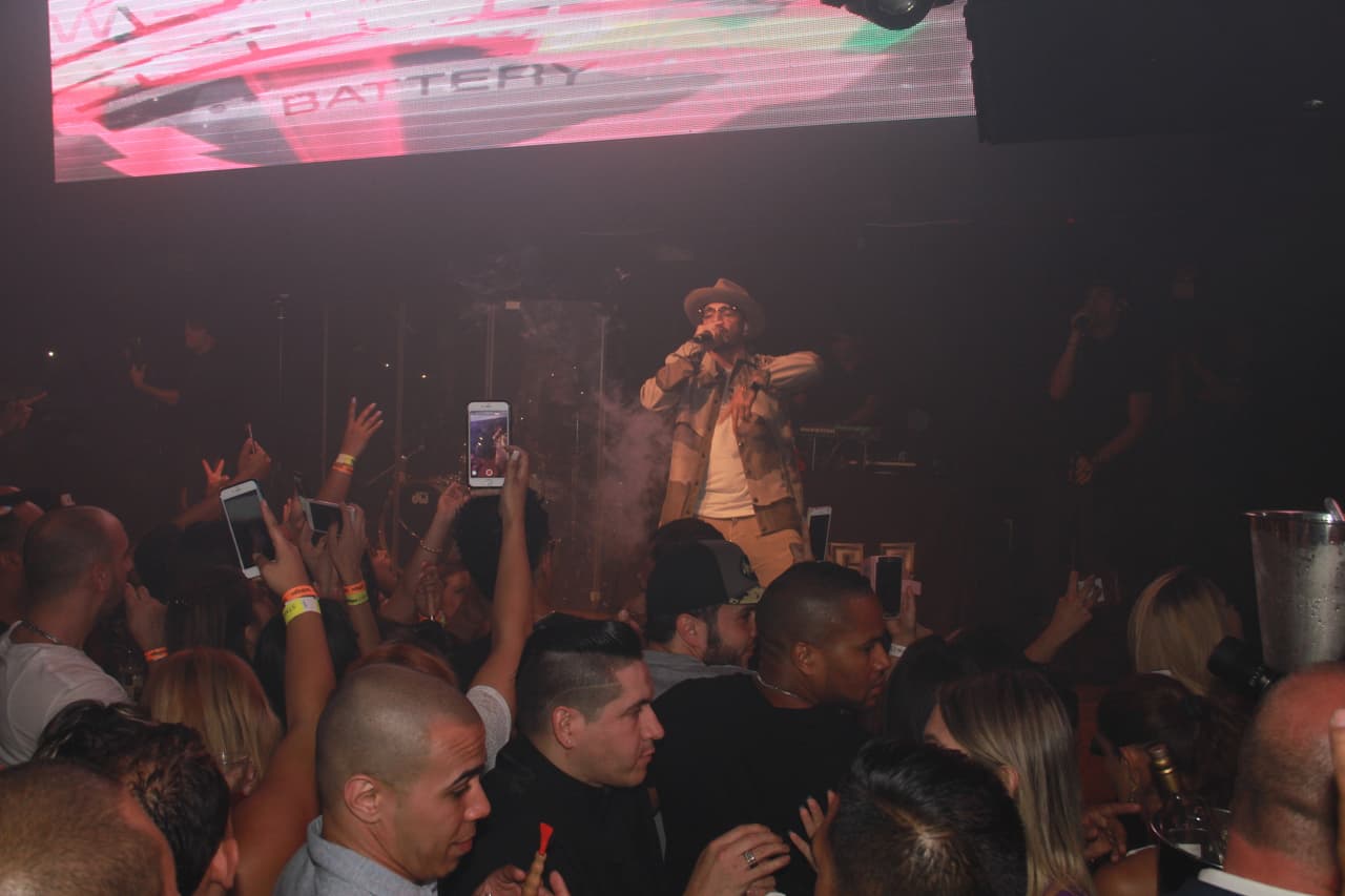 ¡De colombia pal' mundo! Los éxitos de Maluma retumbaron la gran manzana en el Borro Cassette Party de La X.