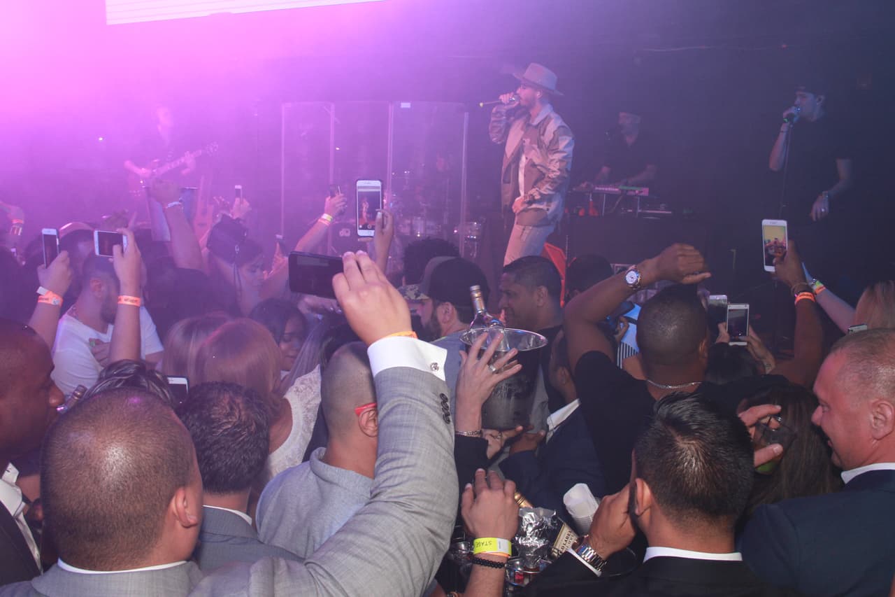 ¡De colombia pal' mundo! Los éxitos de Maluma retumbaron la gran manzana en el Borro Cassette Party de La X.