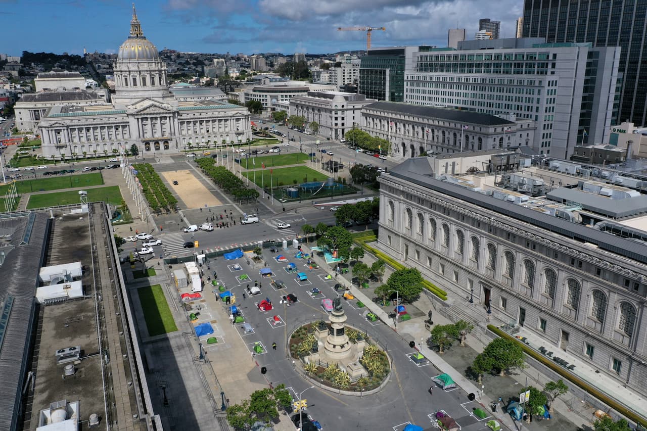 Los indigentes que se encuentran en este campamento estaban ubicados en la zona del palacio municipal de San Francisco, una de las áreas con mayor presencia de indigentes en la ciudad.