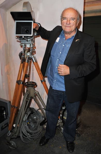 Para la publicación de Vogue en la que colaboró con Meghan Markle, Lindbergh comentó cuáles fueron las
<a href="https://www.univision.com/famosos/fotografo-que-hizo-la-portada-de-vogue-que-meghan-markle-edito-cuenta-cuales-fueron-sus-instrucciones-claras-fotos" target="_blank"><b>instrucciones que recibió</b></a> por parte de la duquesa.