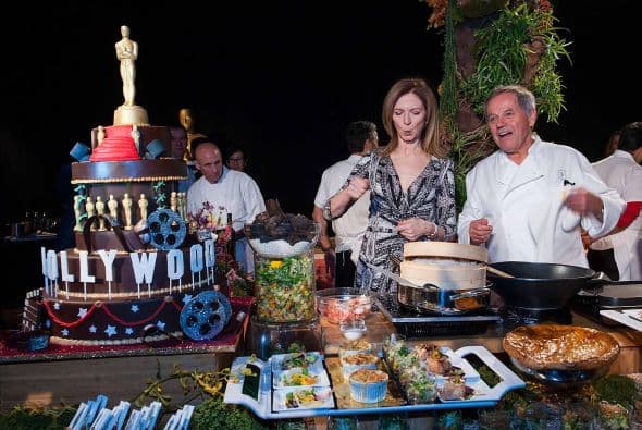 El reconocido chef Wolfang Puck durante la presentación de platillos y bocadillos para la 86 entrega de los premios de la Academia del Séptimo Arte. Sin duda un abanico de sabores, texturas y colores de degustarán a las estrellas y sin duda se llevarán las mejores críticas de la noche.