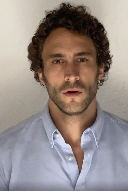 El 28 de mayo, Roberto Romano, que ha participado en melodramas como
<b>El Bienamado</b>, fue acusado de haber sido violento con una mujer que supuestamente mantuvo una relación sentimental con un familiar suyo.
<br>