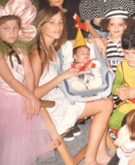 En 1991 y con 18 años de edad, Sofía Vergara se casó con Joe González, quien fue el primer novio de esta actriz colombiana. Tan sólo un año después nació Manolo González Vergara, el único hijo de Sofía Vergara.