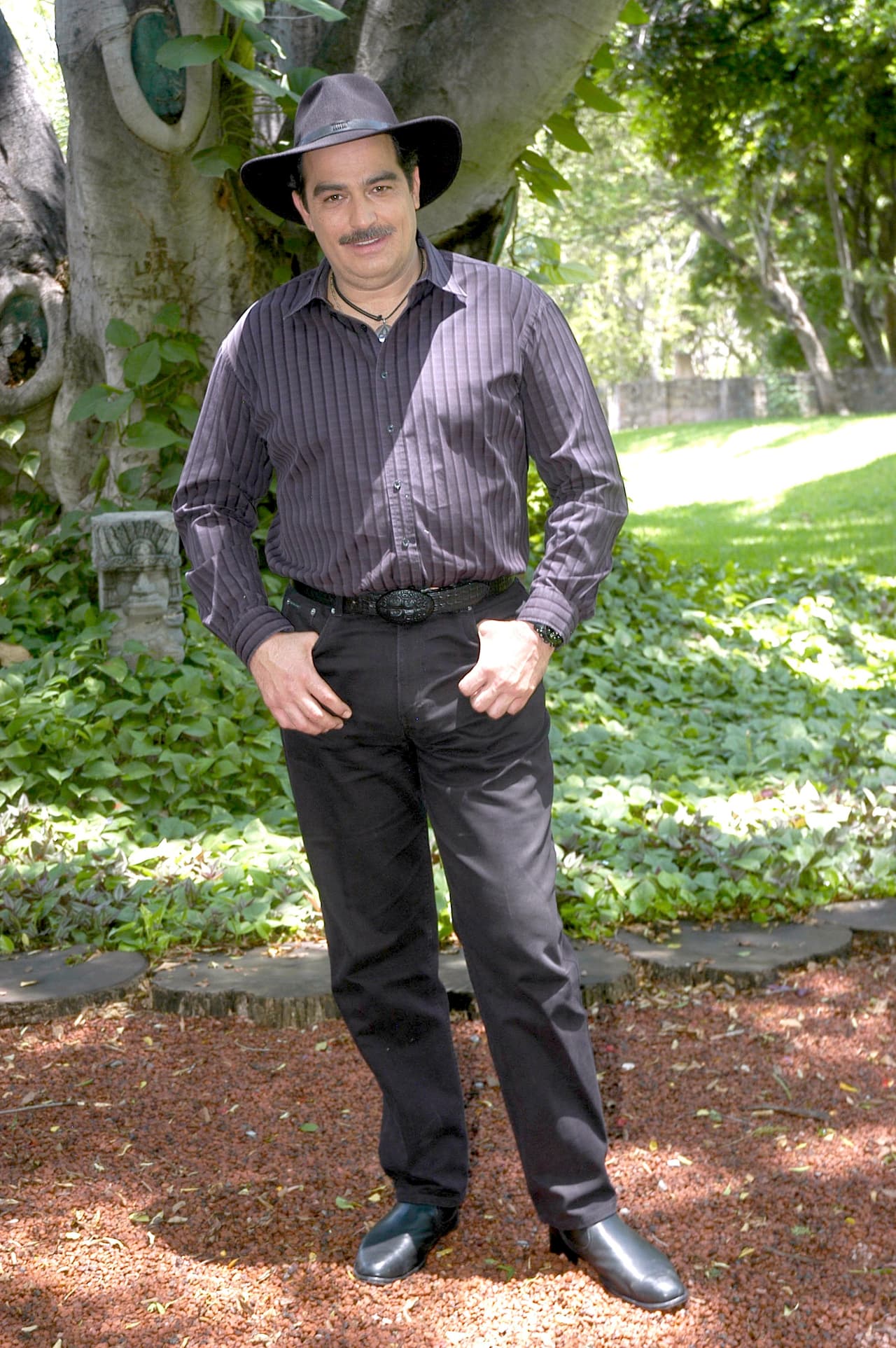 <b>Omar</b> ya tuvo sus primeras escenas de este nuevo proyecto, por lo que ahora queda esperar a ver quiénes serán sus hijas en la telenovela. ¿Te gusta el elenco tentativo de 'Cuatro vidas'?