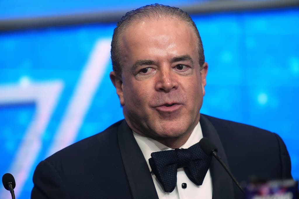 Bloquean cuentas bancarias de Raúl Rocha en México en medio de polémica en Miss Universe