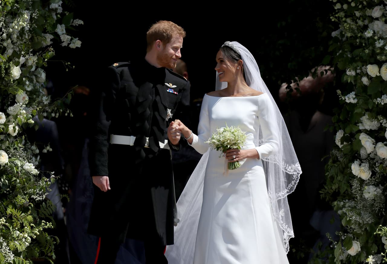 <b>19 de mayo</b>: se llevó a cabo la
<b>Boda Real</b> entre el
<b>Príncipe Harry </b>y
<b> Meghan Markle</b>, uno de los eventos más vistos y esperados en el mundo del espectáculo, con más de 1,200 invitados y transmisión internacional.
<br>