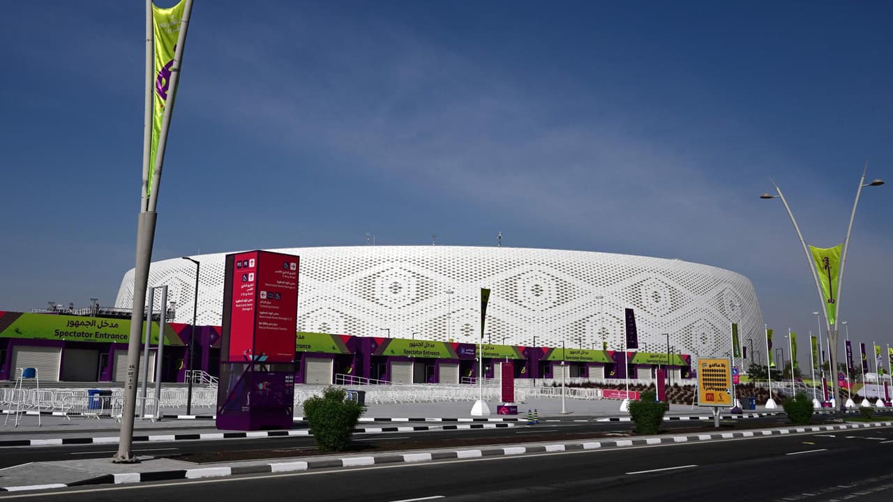 Sorpresiva decisión de Qatar de no vender cerveza en estadios del Mundial desata las críticas de aficionados