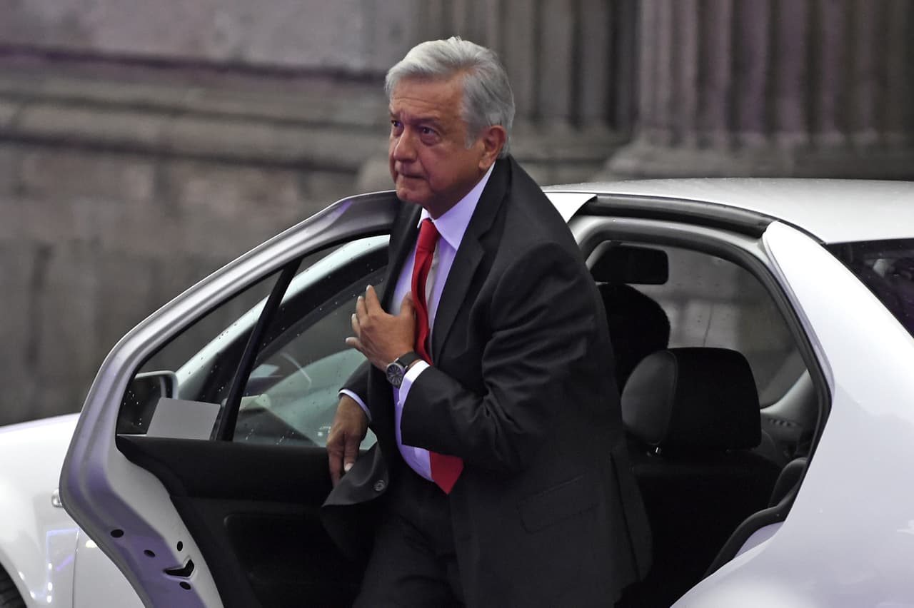 Andrés Manuel López Obrador, candidato por tercera ocasión a la presidencia de México, pero ahora como representante de la coalición “Juntos haremos historia” integrada por los partidos Movimiento Regeneración Nacional (Morena), Partido del Trabajo (PT) y Partido Encuentro Social (PES).