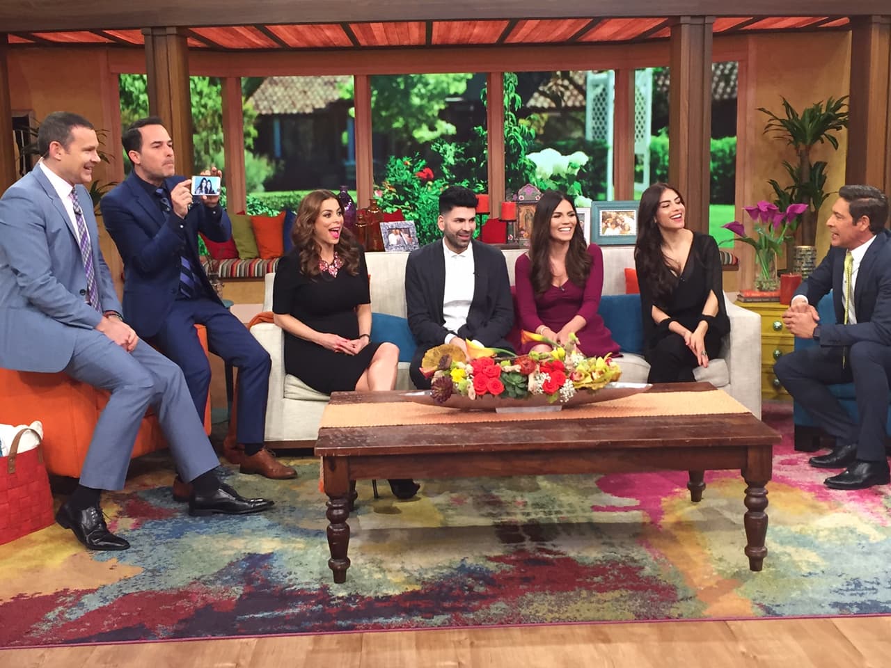 ¡Notición! Habrá Sal y Pimienta de Lunes a Viernes y el equipo completo llegó a compartir en casita el chisme completo.