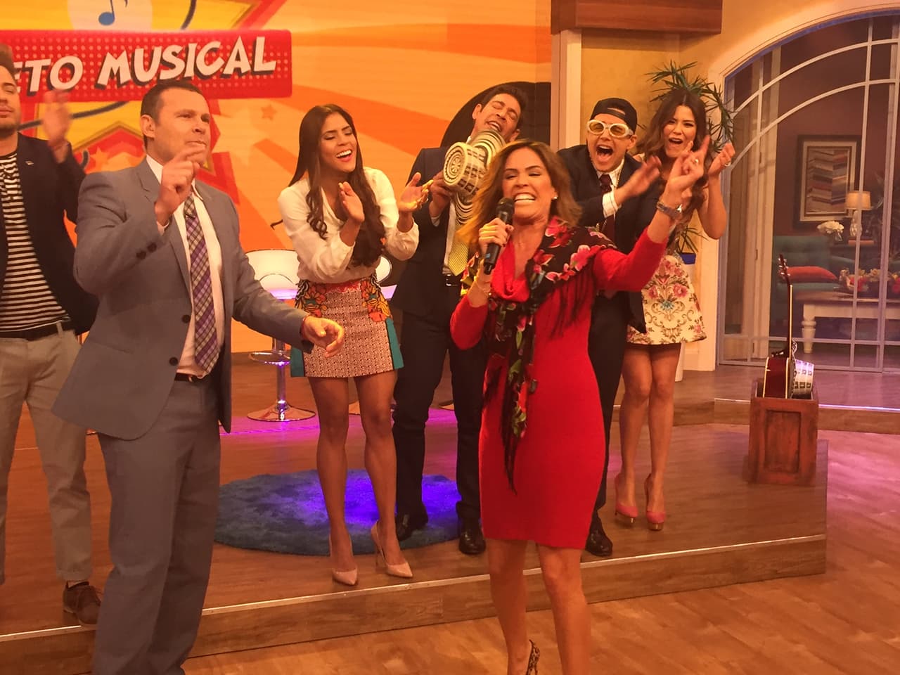 Parece que le gustó cantarle a los "inútiles".