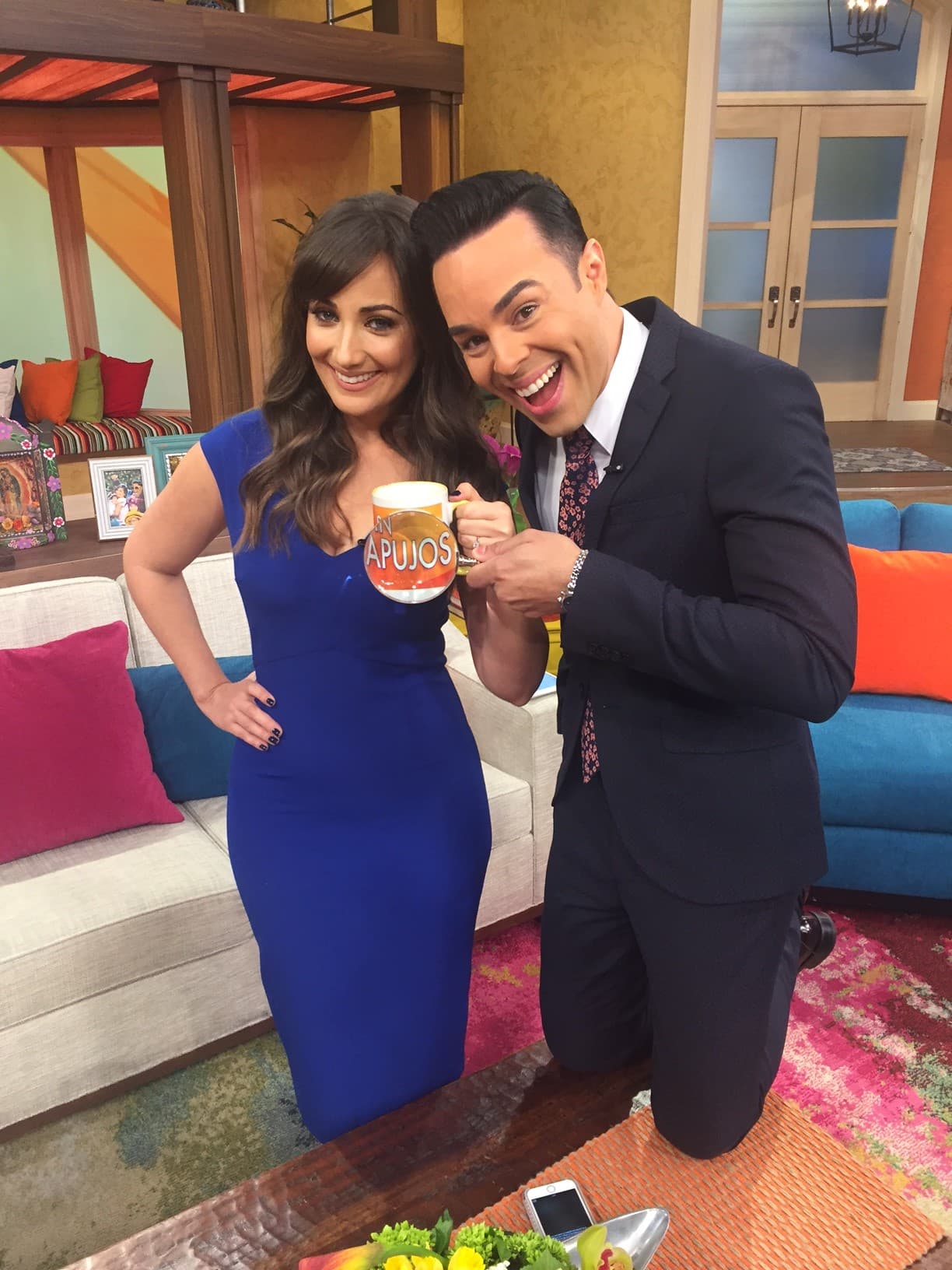 Karla y Erick listísimos para comenzar la charla Sin Rollo Ni Tapujos.