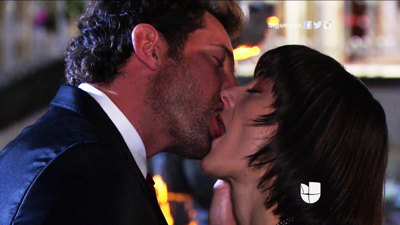 Tanto amor parece que es fingido. ¡Ahhh! Y abre los ojos, porque Cupido está a la vuelta de la esquina. ¡Ya te darás cuenta!