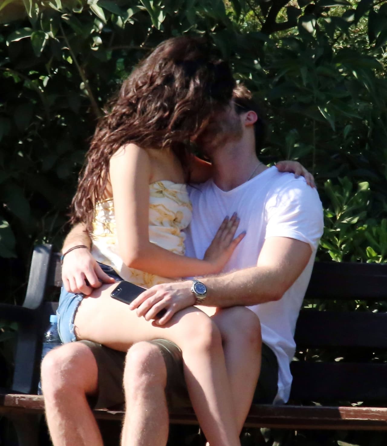 Esta semana, por ejemplo, se estuvo presentando en varias ciudades europeas, como
<b><a href="https://www.univision.com/shows/despierta-america/camila-cabello-arrasa-en-su-concierto-en-madrid-y-tuvo-un-invitado-muy-especial-video"> Madrid, donde incluso cantó junto a David Bisbal</a></b>. Antes de sus conciertos, ha estado conociendo distintos lugares junto a su novio, el escritor y motivador británico Matthew Hussey.