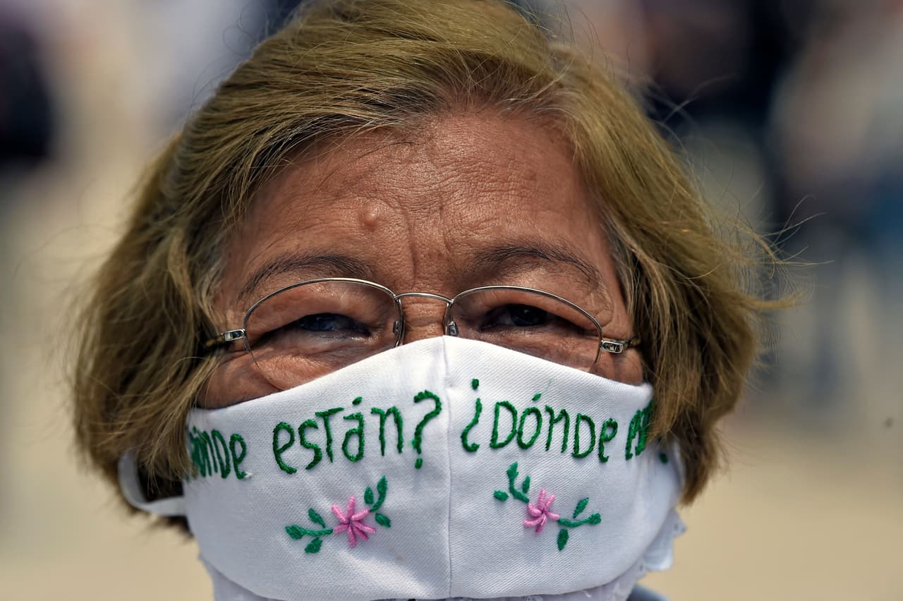 "¡Haré retumbar tu nombre por todo el mundo!", se leía en una de las camisetas. Entre finales de 2006, cuando el gobierno lanzó una polémica ofensiva militar antidrogas, y diciembre pasado, México sumaba 80,500 denuncias de personas desaparecidas, según cifras oficiales.
<br>