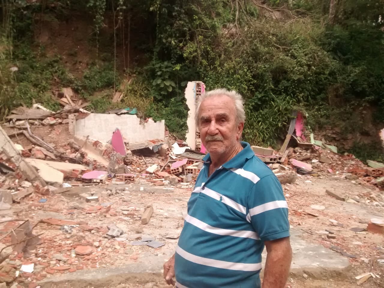 Dos semanas después de que el presidente Maduro anunciara el comienzo de la Operación Liberación del Pueblo, un millar y medio de agentes demolieron centenares de viviendas en tres barrios humildes ubicados al costado de la carretera Panamericana que comunica la capital del estado Miranda con Caracas, la capital del país.