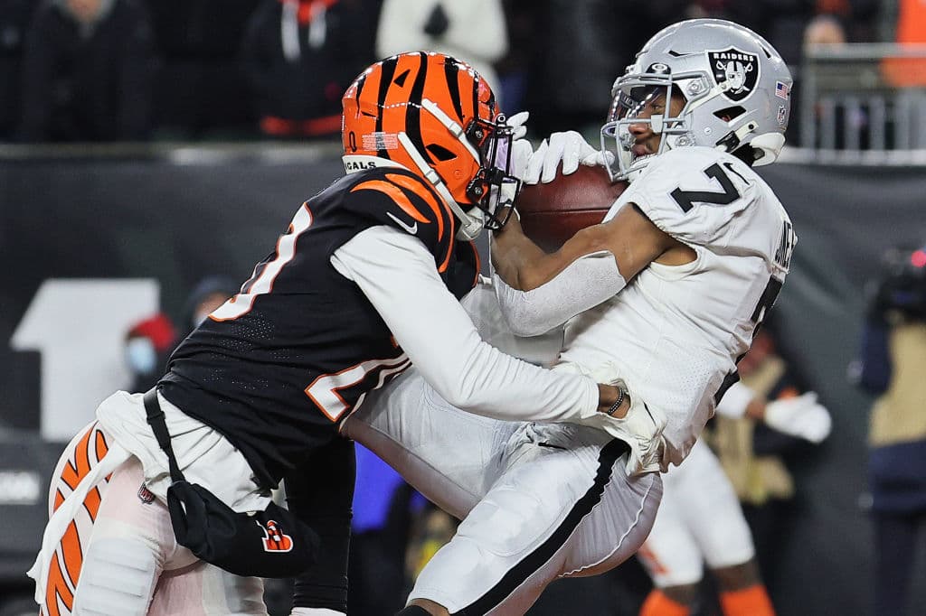 Joe Burrow regresa las emociones a Cincinnati y comanda la victoria 19-26 de los Bengals sobre los Raiders.