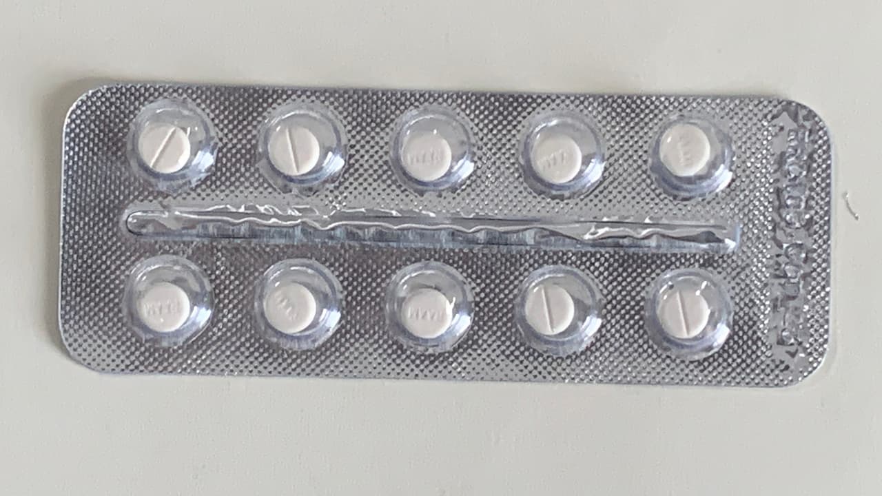 Otras medicinas que también acostumbran a traer de otros países porque son más baratas son para la presión arterial, control del colesterol, y para control de problemas gástricos.