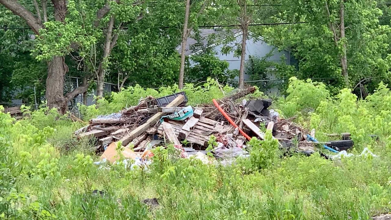 De acuerdo con las autoridades, un vecindario con basura además de dar una mala imagen atrae el crimen.