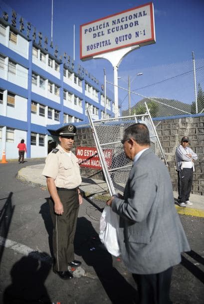 La insubordinación de la tropa se produjo la mañana del jueves, tras lo cual Correa se dirigió a dialogar con los policías, pero éstos lo atacaron con gases lacrimógenos.