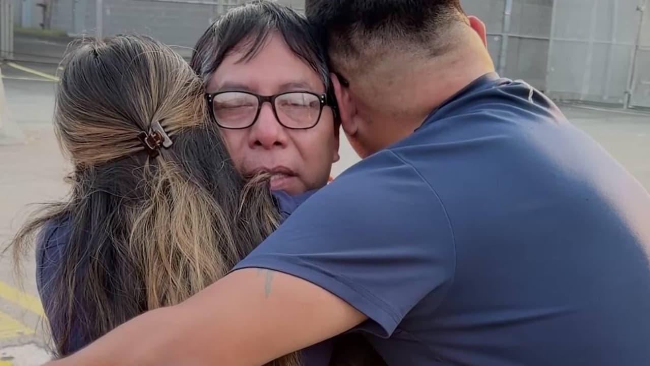 Entre lágrimas, mexicano se reencuentra con su familia luego de tres semanas detenido en Delaney Hall