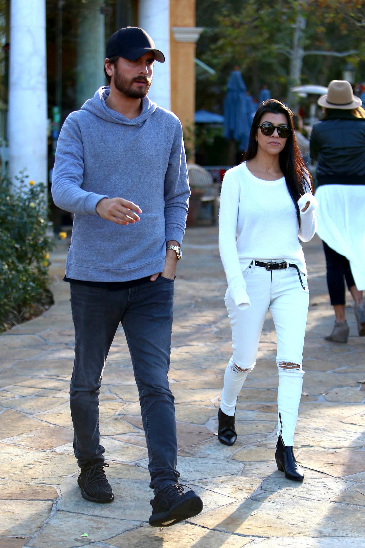 O simplemente, todo es parte del "show".