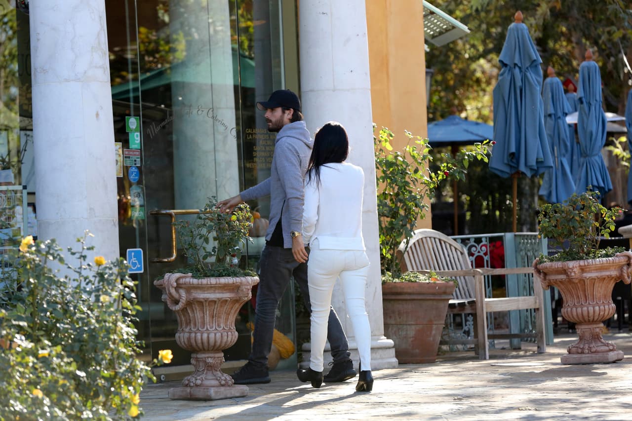 Fueron a tomar un café en Calabasas.