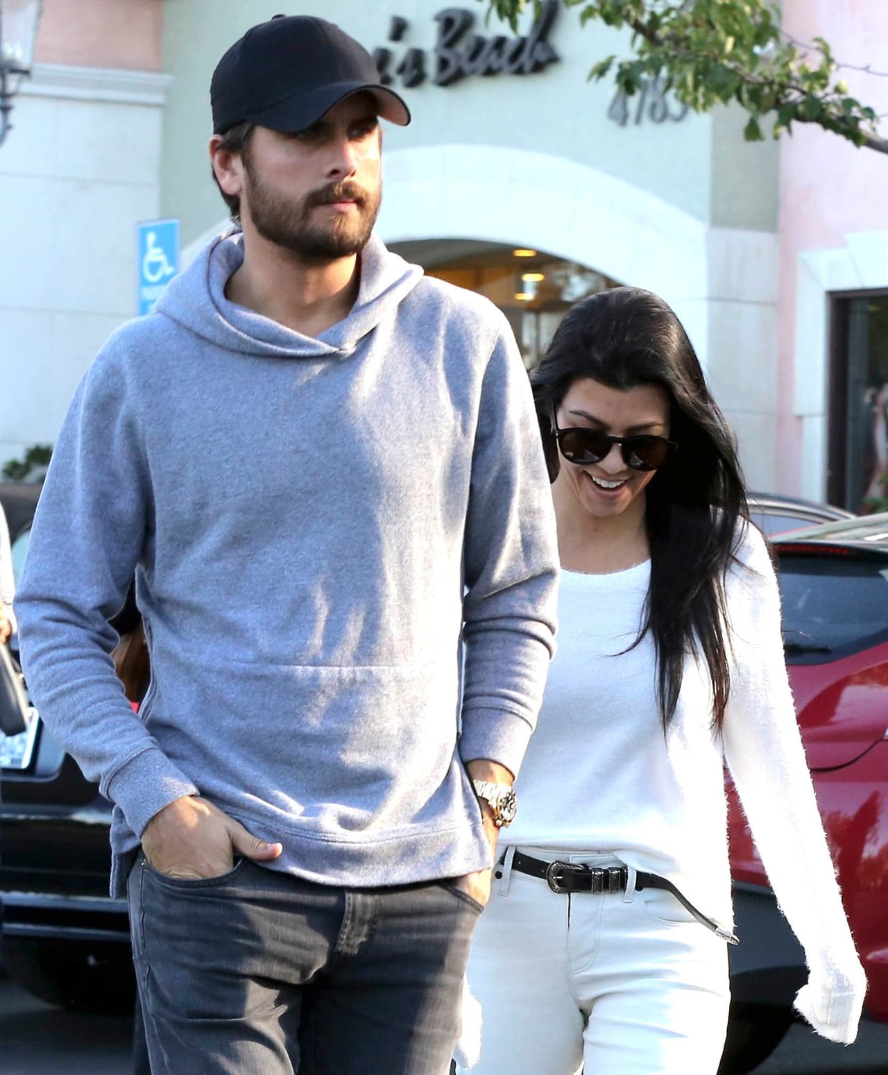 Ella estuvo bastante sonriente.