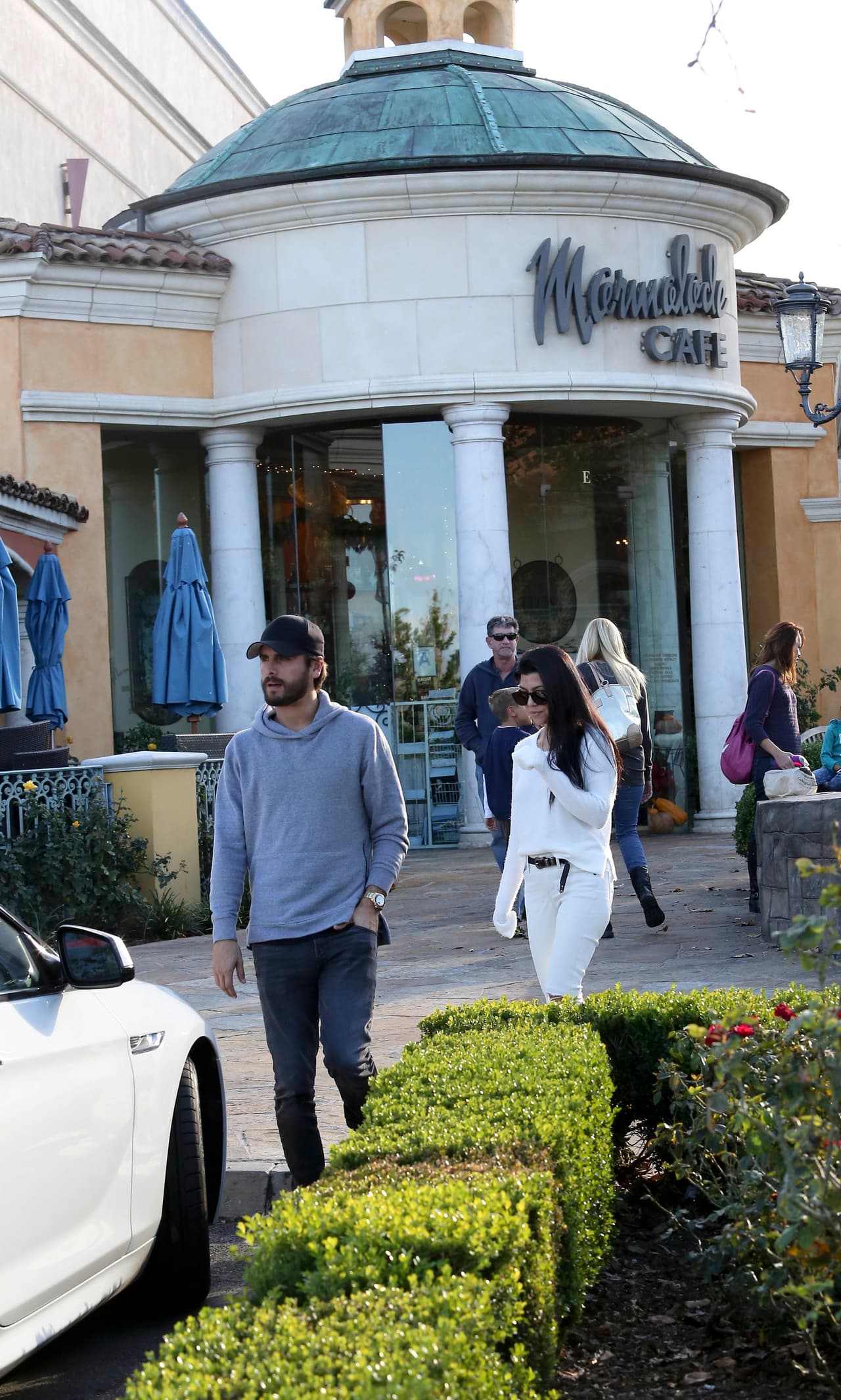 Ahora sabemos que Scott se juntó con ella el jueves.