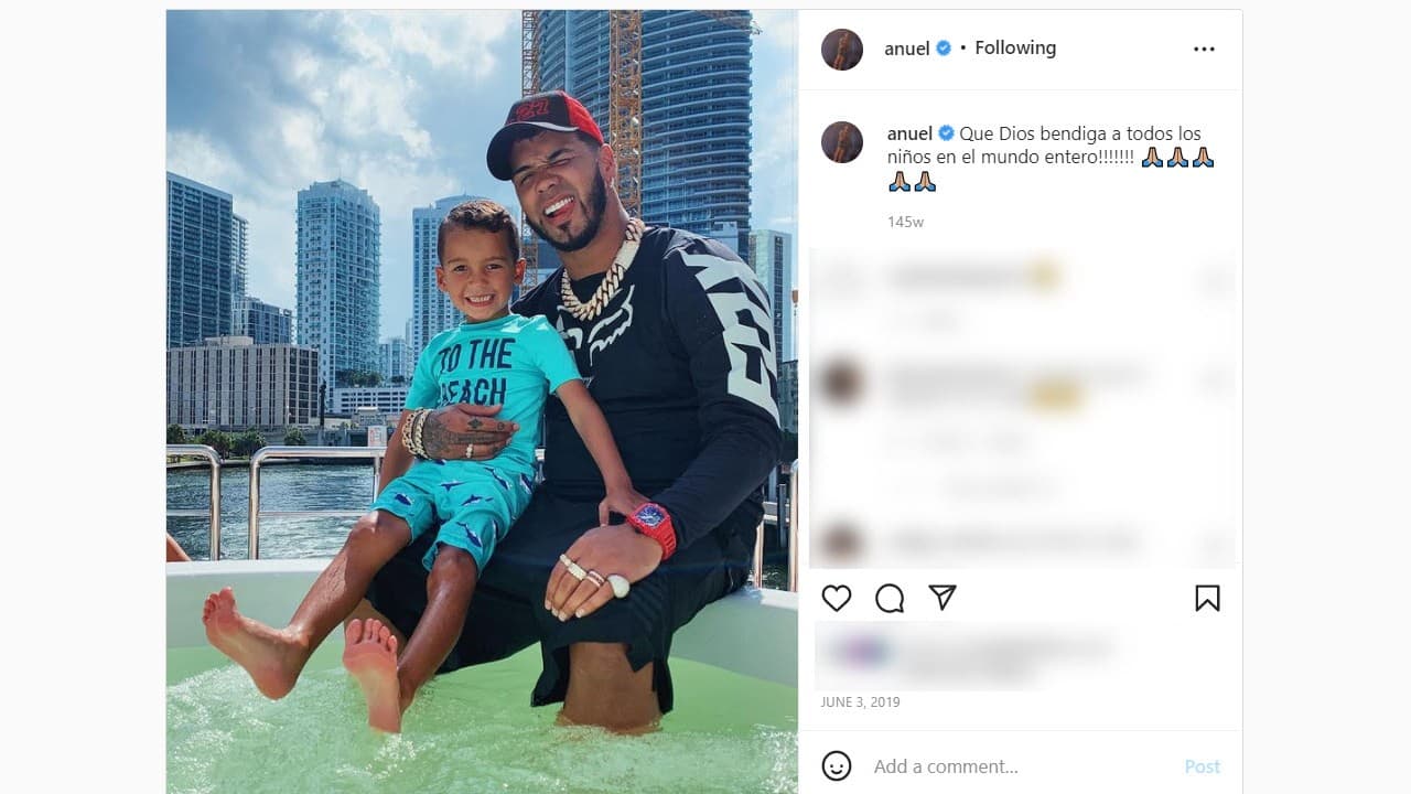 Anuel AA y su hijo Pablo.