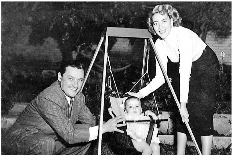 Ella es hija del productor teatral Rafael Banquells.