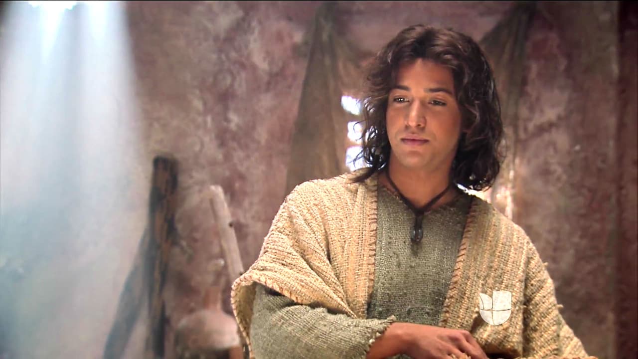 Mientras tanto, David le servía la comida a sus hermanos y padre sin poder opinar acerca de lo que hablaban.