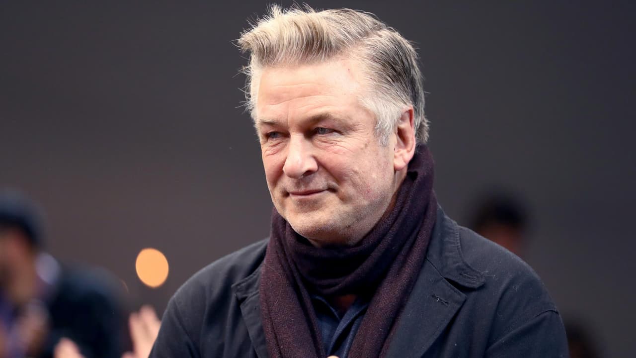 Nuevo informe señala que el disparo mortal de Alec Baldwin a Halyna Hutchins durante una grabación fue accidental