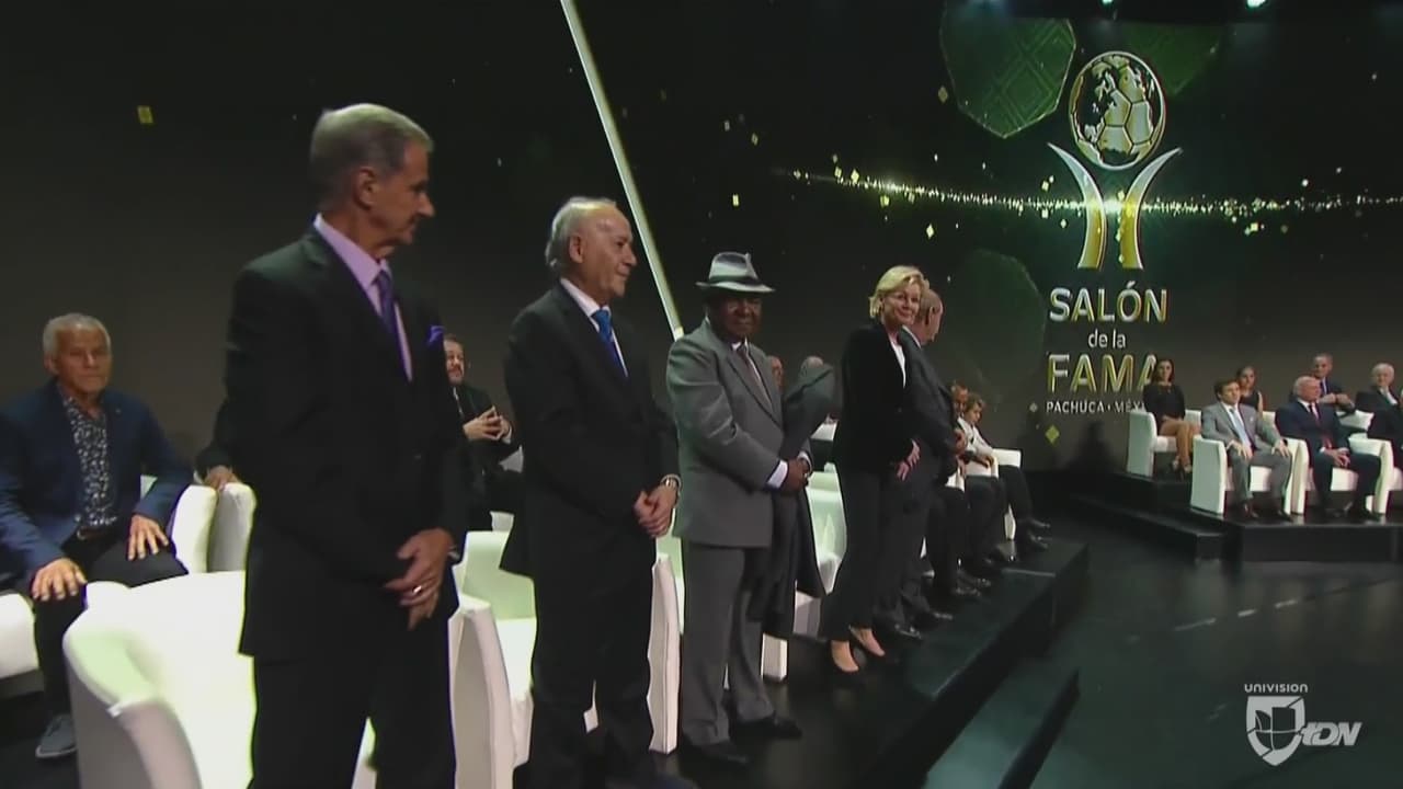 Lluvia de estrellas: así se presentaron las figuras y jurado del Salón de la Fama