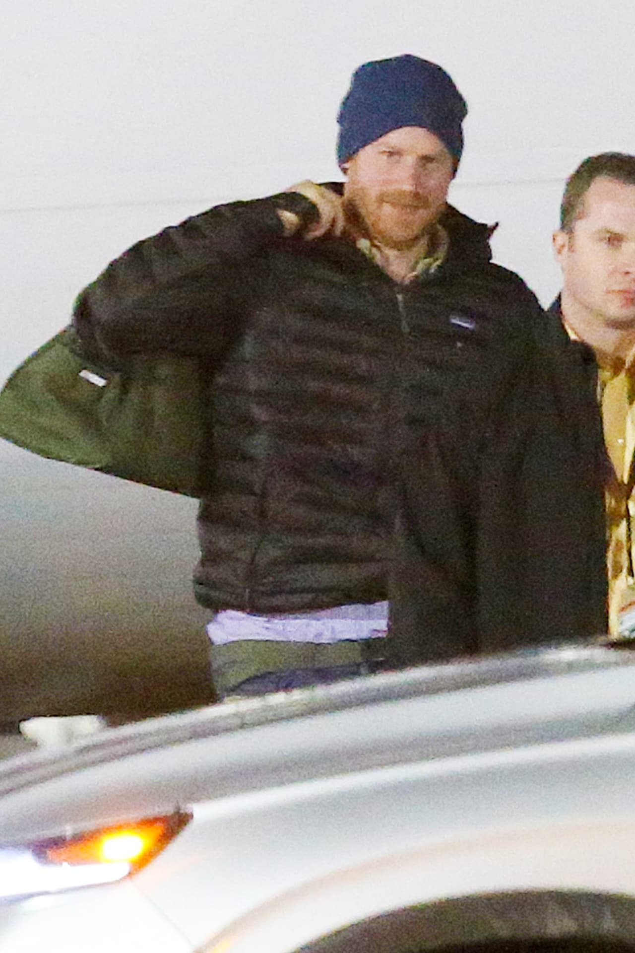 Una camioneta plateada lo esperaba al pie del avión en el que llegó desde Reino Unido.