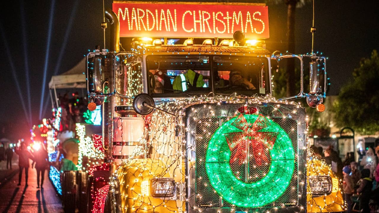 <b>APS Electric Light Parade</b>
<br>Cuándo: Sábado 2 de diciembre
<br>Dónde: Central Ave. y Montebello Ave., Phoenix
<br>Costo: Entrada gratuita
<br>
<a href="https://www.phoenix.gov/parks/special-events/electric-light-parade" target="_blank">Más detalles en este enlace.</a>
