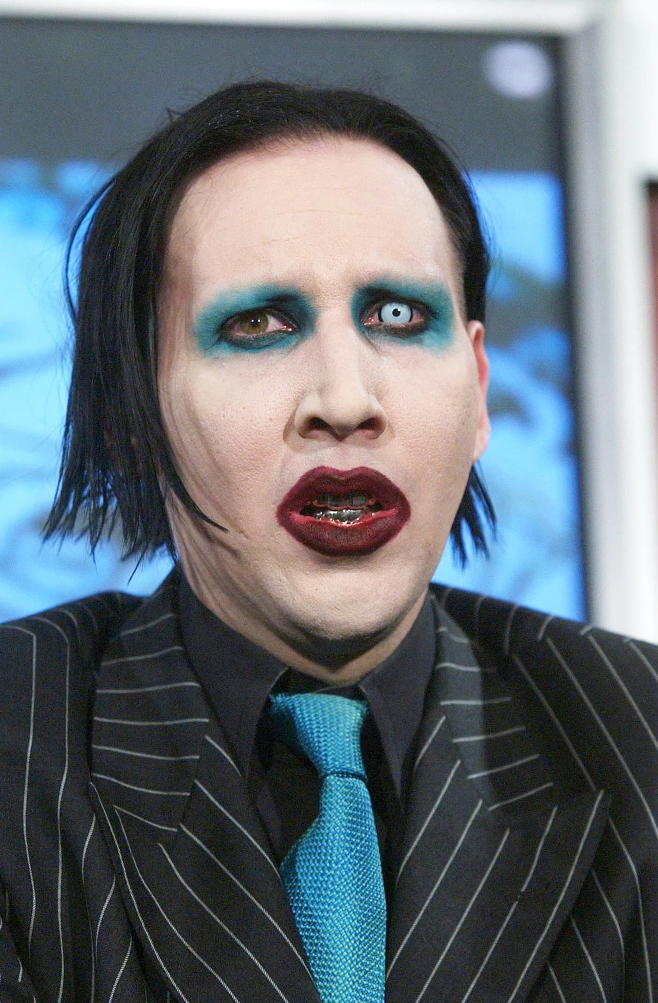 Esta no es la primera vez que Trent Reznor declara contra Manson. En 2009, le dijo a la revista Mojo: "Es un tipo malicioso y pisará la cara de cualquiera para tener éxito y cruzar cualquier línea de decencia. Al verlo ahora, las drogas y el alcohol gobiernan su vida y se ha convertido en un payaso tonto".