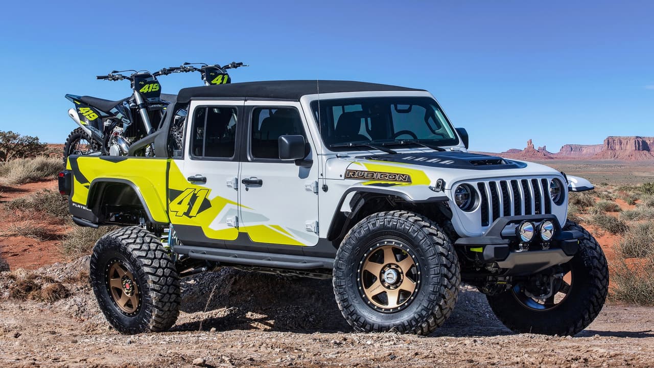 <h3 class="cms-H3-H3">Jeep Flatbill</h3>
<br>Al igual que todos los conceptos presentados para el Safari Jeep de Pascua del Moab 2019, a Jeep Flatbill está basada en la nueva Jeep Gladiator, pero a diferencia del resto de la camada de este año la concepción de la Flatbill fue inspirada por y para el motocross. Algo que queda claro al ver las dos motocicletas para esa disciplina en su caja de carga.
<br>
<br>El parachoques frontal tubular y la placa de deslizamiento frontal inferior mejoran el ángulo de aproximación.