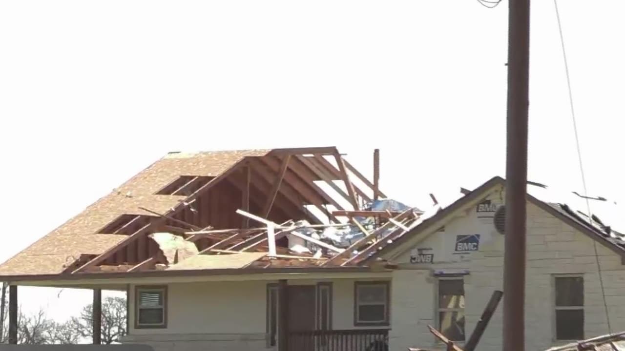 Daños severos a residencias y caos en las calles, así luce Kingsbury tras el paso del tornado