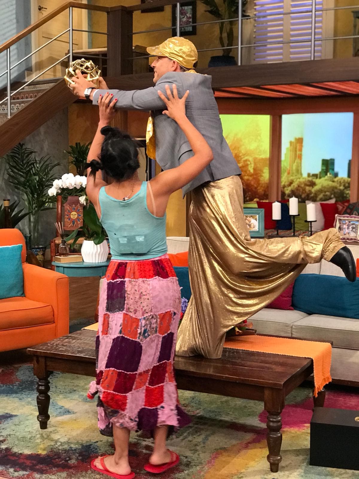 Poco a poco la creación de Mela fue tomando forma. Carlitos es el doble del Emmy.