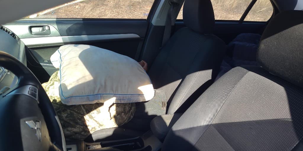 En un trabajo conjunto, un agente de la estación Willcox y el Departamento de Seguridad Pública realizaron una parada de vehículos cerca de Benson.