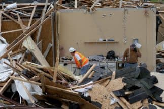 Dramáticos rescates tras los mortales tornados