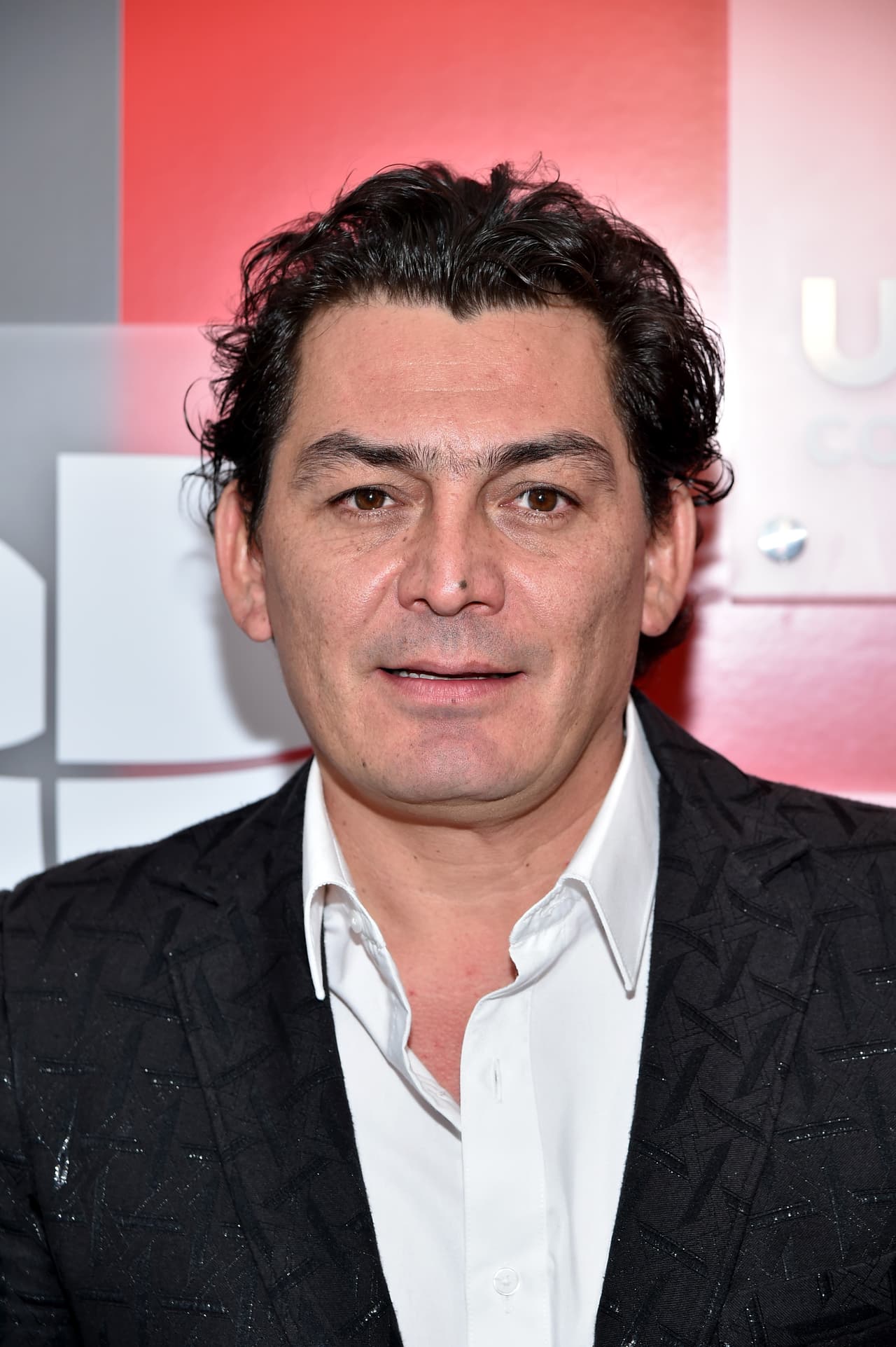 José Manuel Figueroa es hijo del fallecido cantautor mexicano, Joan Sebastian y Teresa Figueroa-González.