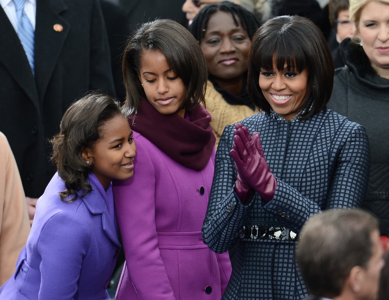 Como solían hacerlo en las primeras presentaciones políticas, Michelle Obama, Malia y Sasha eligieron una paleta de colores parecida para vestirse el día de la segunda posesión presidencial de Barack Obama.