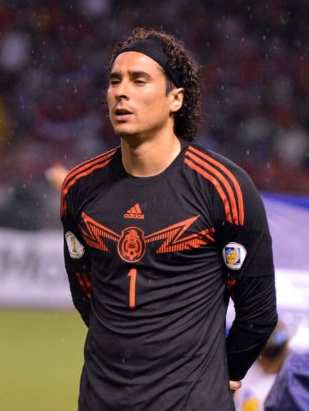 Guillermo Ochoa.- El tema de la portería no está claro, ¿Jesús Corona o Guillermo Ochoa? Parece será el tema del 2014 previo a la Copa del Mundo.