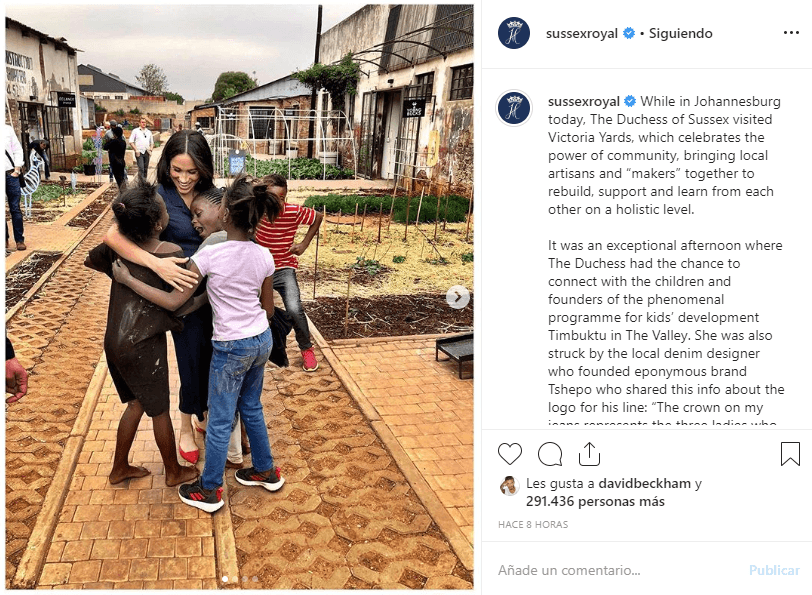 Los niños ahí presentes se acercaron para brindarle un abrazo, el cual fue correspondido por Meghan, a quien se le observa con una gran sonrisa en las imágenes que compartieron en Instagram.