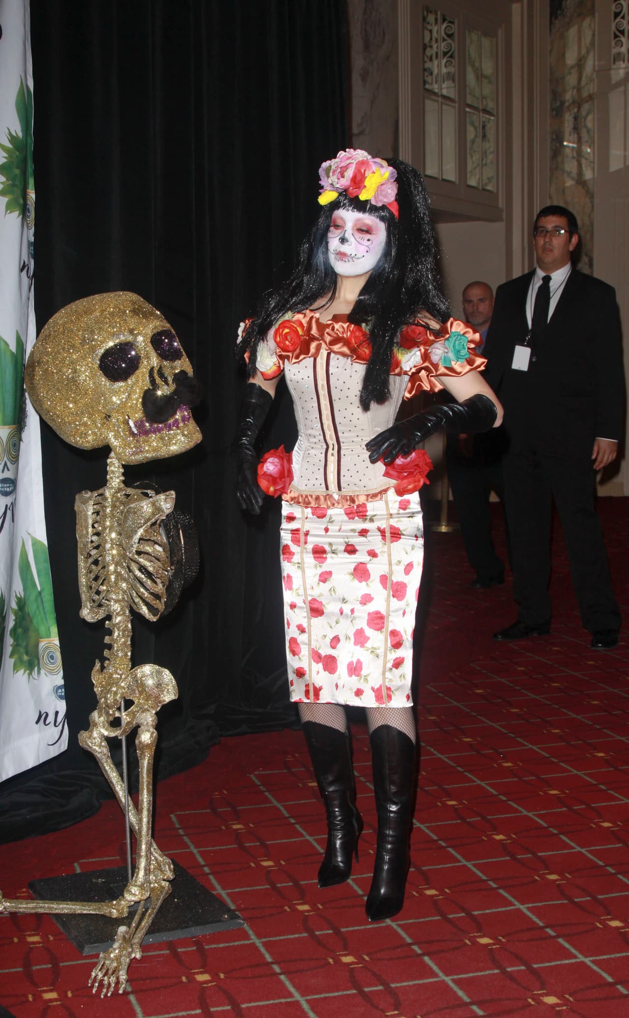 Sin embargo, los accesorios y el maquillaje recuerdan al famoso personaje.