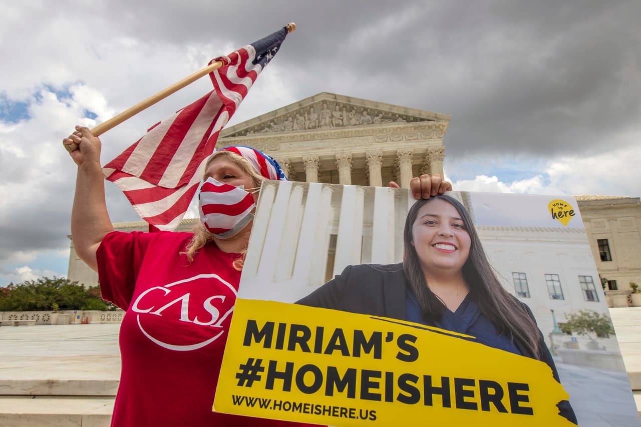 Ivania Castillo, del condado de Prince William, Virginia, llevó un mensaje en apoyo a Miriam, una dreamer de California.
<br>