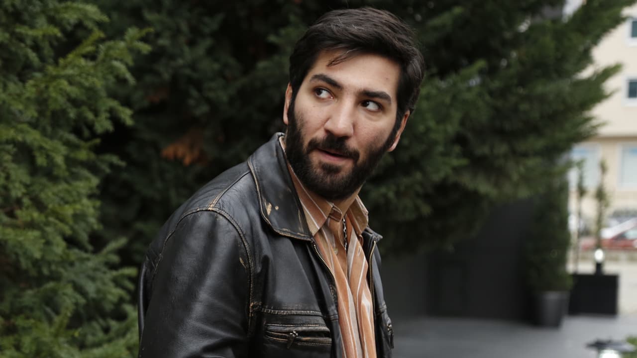 Berkay Ateş como Cengiz Yıldız