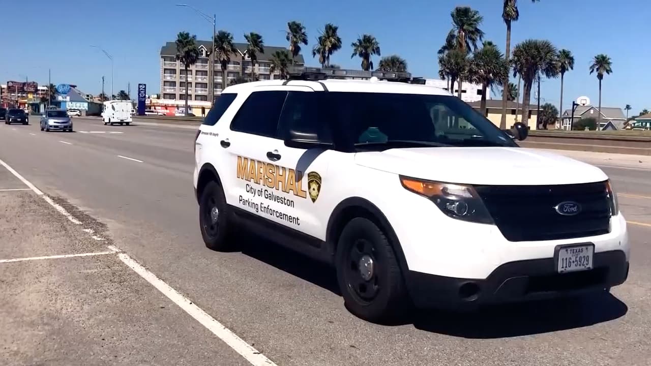 Ordenan toque de queda en la isla de Galveston ante la amenaza del huracán Laura